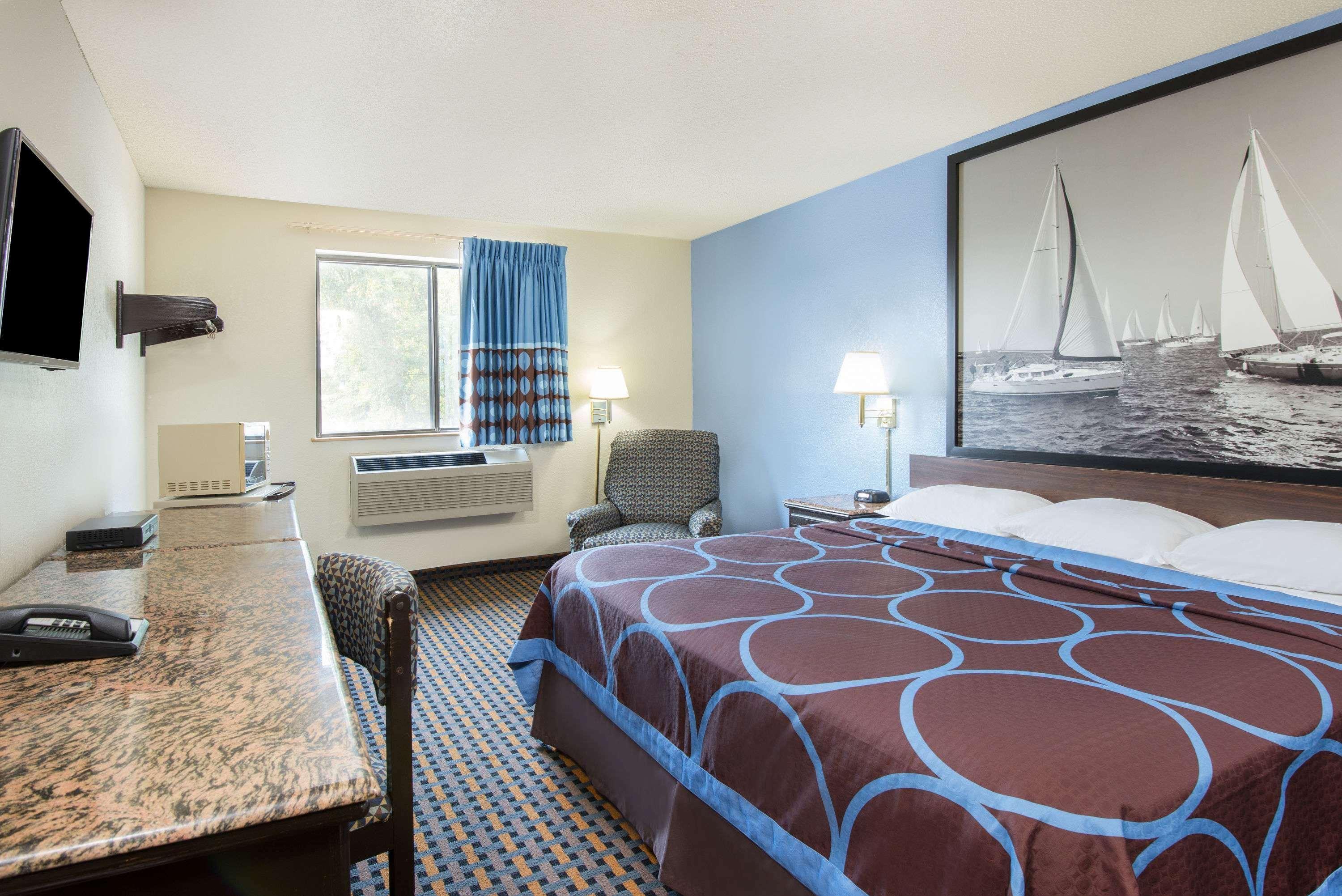 Super 8 By Wyndham New Castle Hotel Bagian luar foto